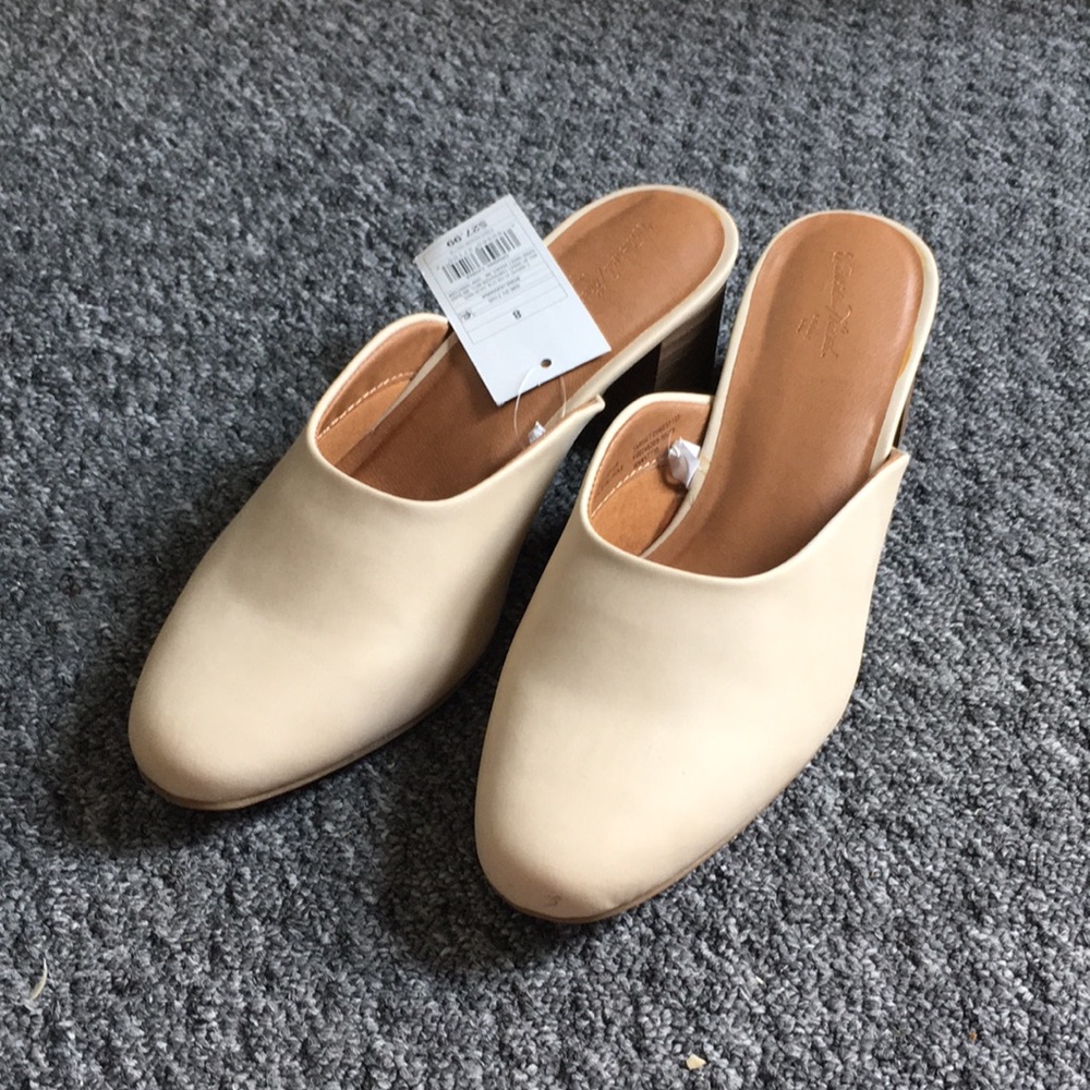 NWT Universal Thread Avianna Mule